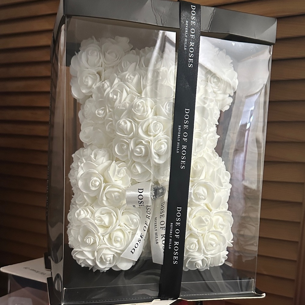 Dose or Roses Beverly Hills White Rose Teddy Bear- Medium